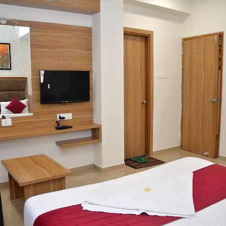 Ānand Hotel Newyork Inn מראה חיצוני תמונה
