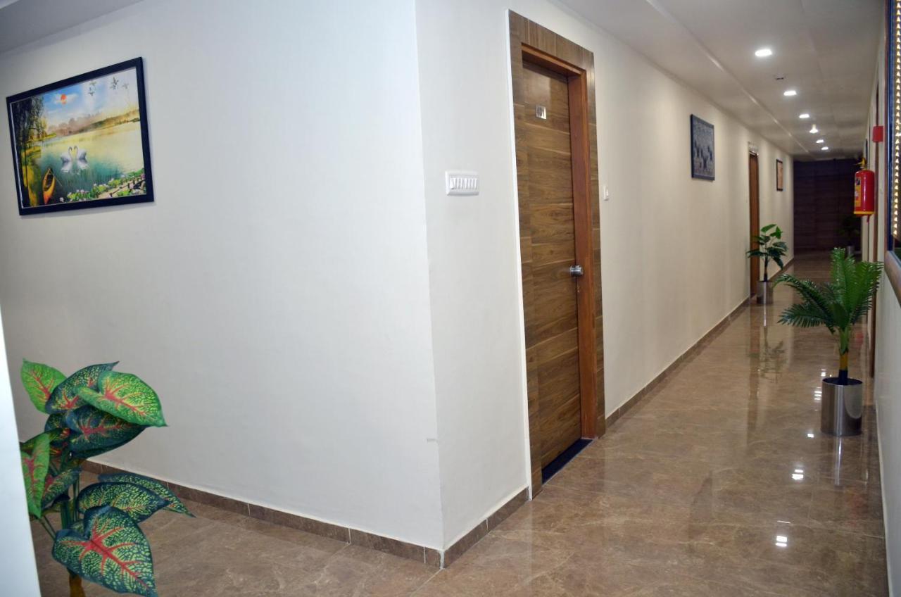 Ānand Hotel Newyork Inn מראה חיצוני תמונה