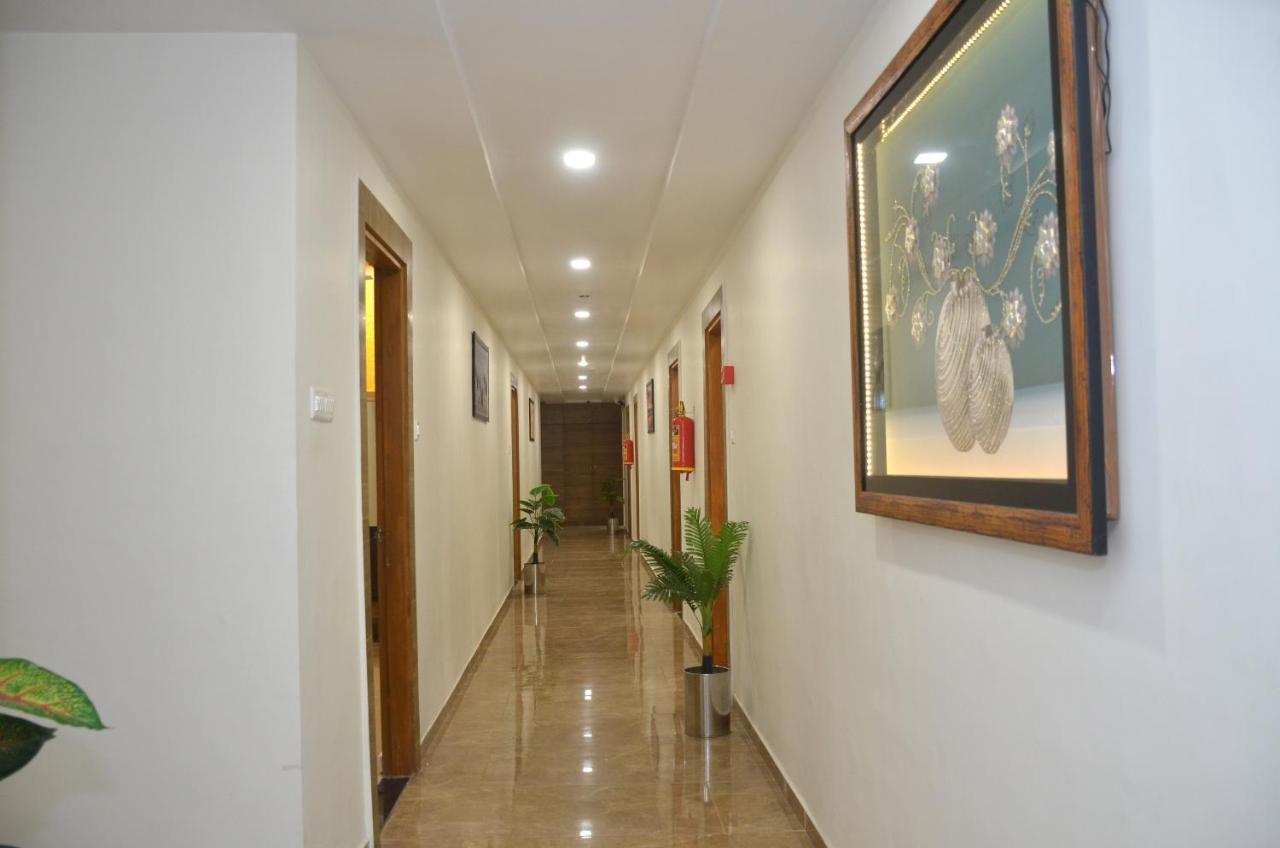 Ānand Hotel Newyork Inn מראה חיצוני תמונה
