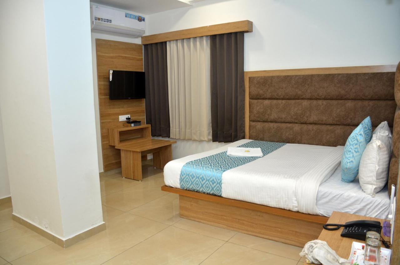 Ānand Hotel Newyork Inn מראה חיצוני תמונה