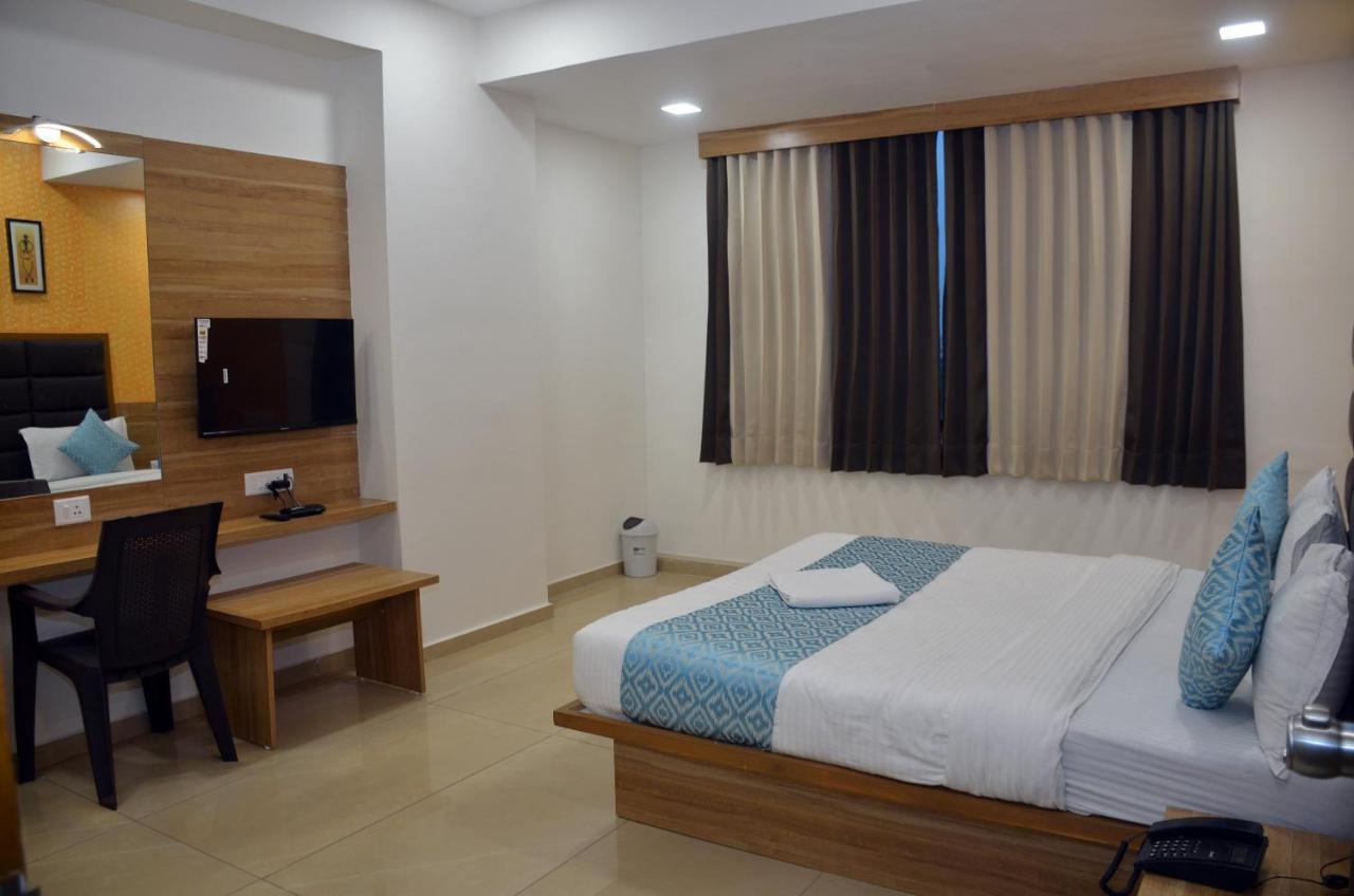 Ānand Hotel Newyork Inn מראה חיצוני תמונה